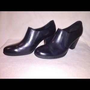 Born BOC Black Leather Western Booties